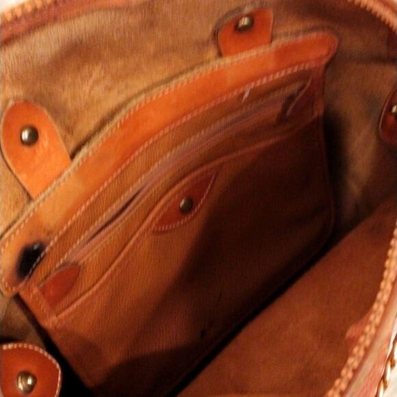 Rare NORFOLK Dooney & Bourke Dome Shoulderbag w added Tassel Accent Chain - Picture 11 of 16